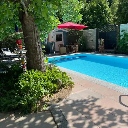 Schoene Mit Pool Und Sauna Zum Wohlfuehlen Apartment Oberhausen (near Neuburg)