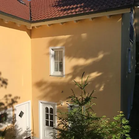 Schoene Mit Pool Und Sauna Zum Wohlfuehlen