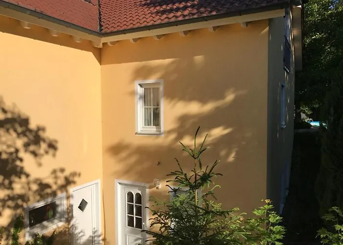 Schoene Mit Pool Und Sauna Zum Wohlfuehlen